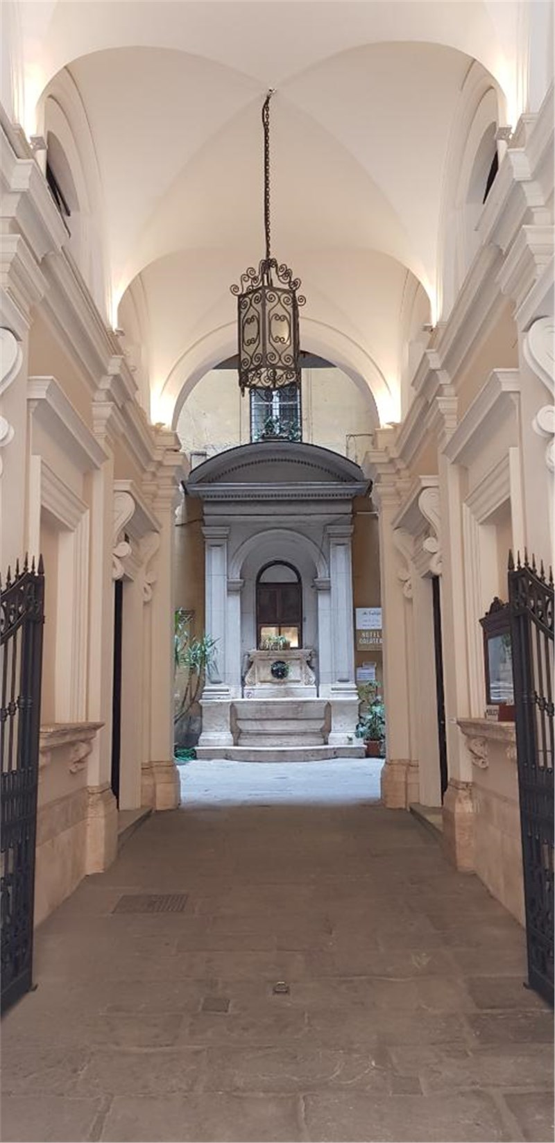 Roma - Via Genova (Monti/Centro Storico)